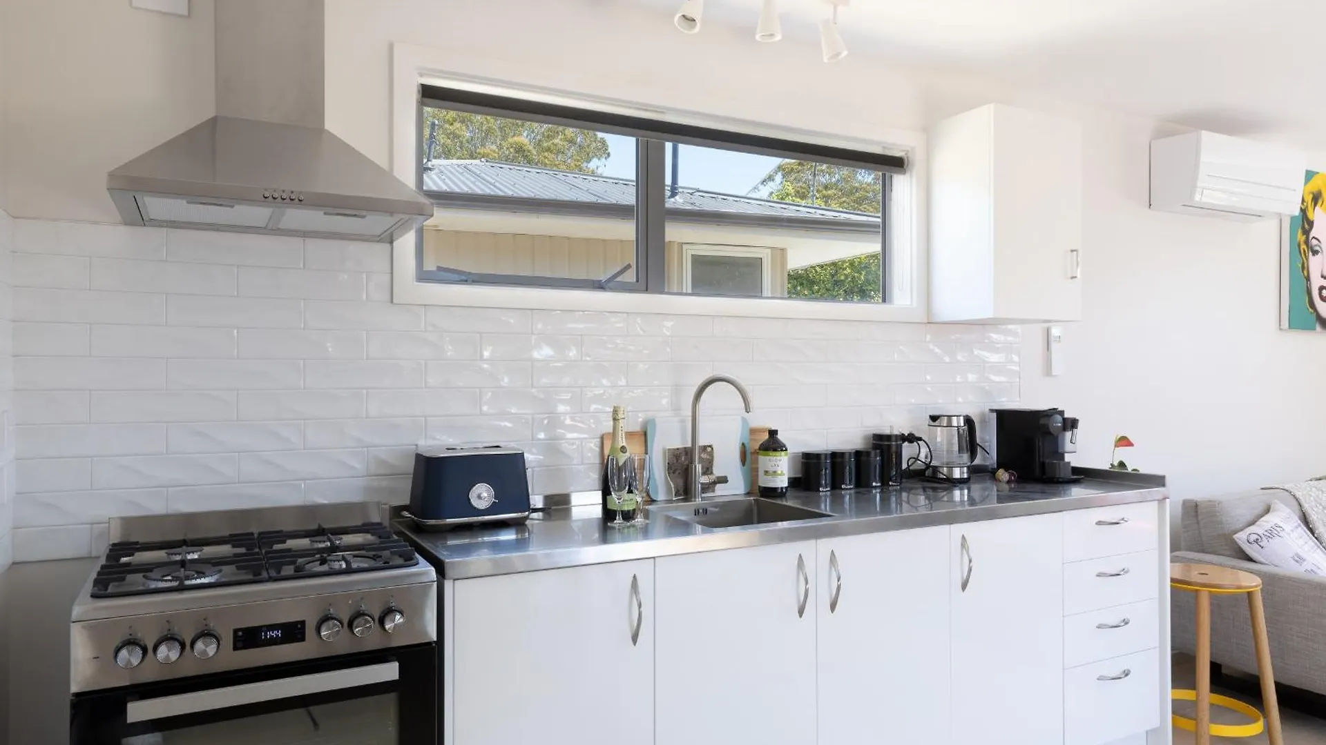 Classy Modern Unit Close To Airport, Shops And Bus Christchurch Holiday home