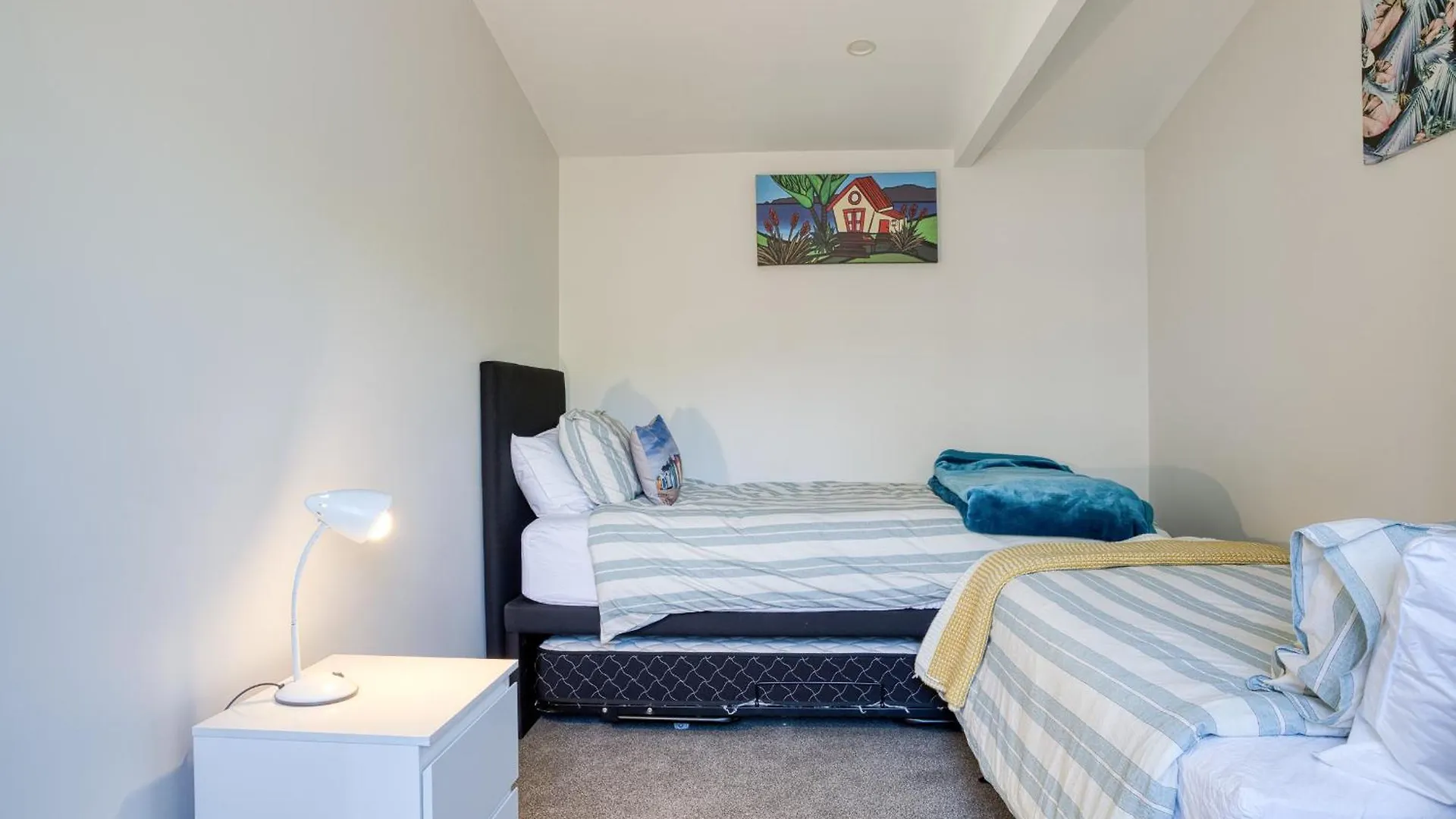 Classy Modern Unit Close To Airport, Shops And Bus Christchurch Holiday home
